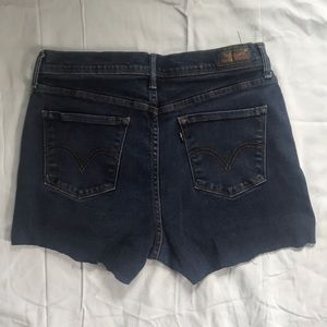 ✨Levi’s high wasted dark wash shorts